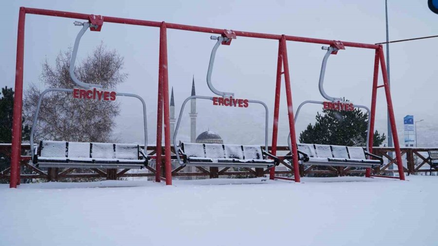 Erciyes’te Kar Yağışı Etkili Oluyor