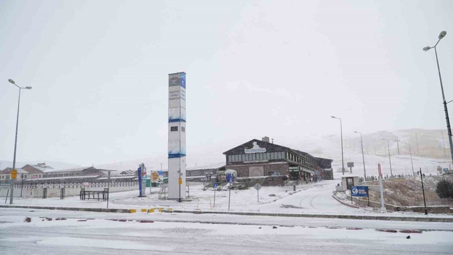 Erciyes’te Kar Yağışı Etkili Oluyor
