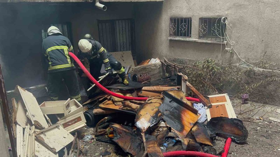 İstanbul’dan Misafirliğe Geldiler Yangında Zehirlendiler