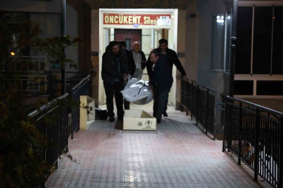 Evde Doğum Yapan Genç Kadın Ve Bebeği Ölü Bulundu