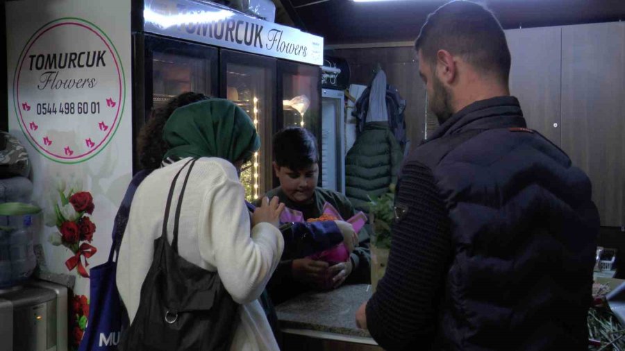 Çiçekçiler Öğretmenler İçin Mesai Yaptı