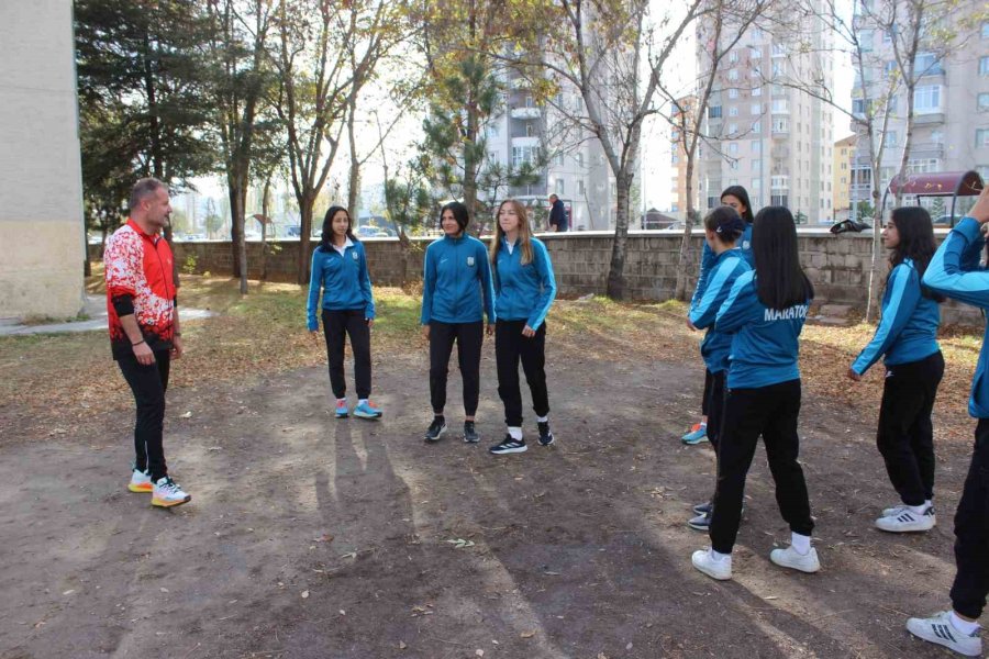 Antrenörlere Taş Çıkaran Öğretmen