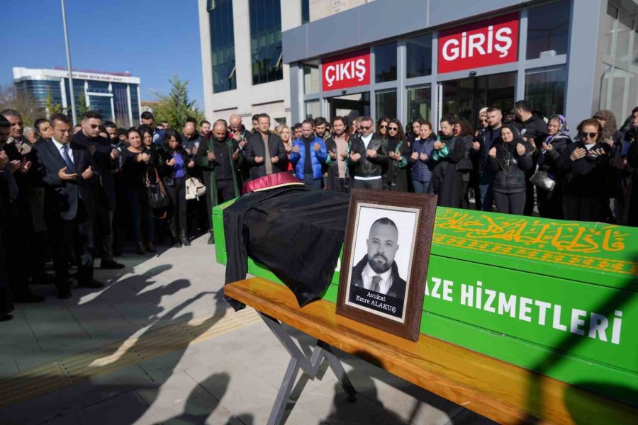 Niğde’de Trafik Kazasında Ölen Avukatın Cenazesi Defnedildi