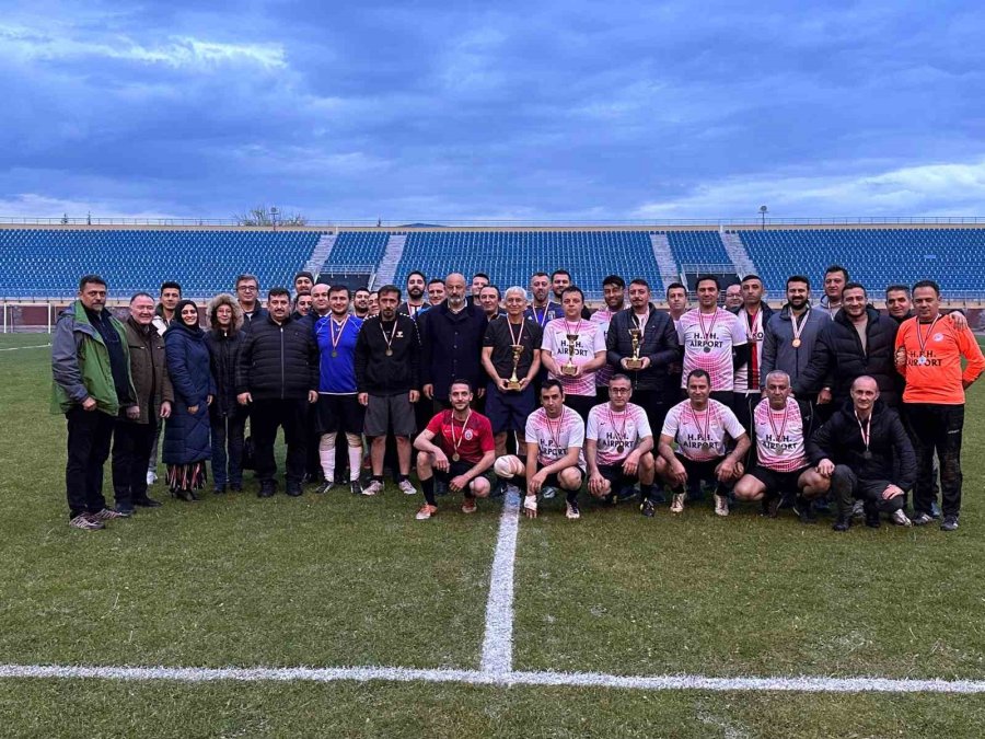 Tff Yöneticisinden Estü’ye Övgü Dolu Sözler