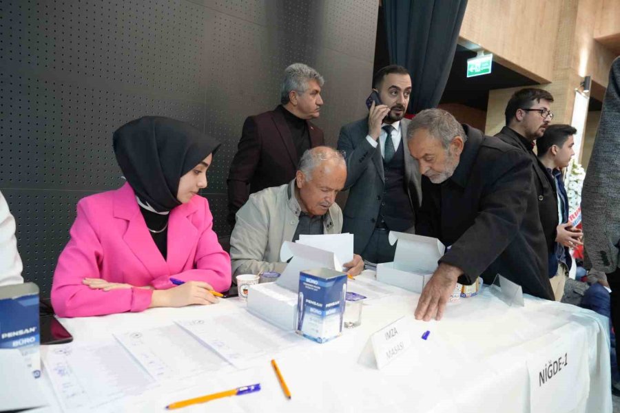 Niğde’de Ak Parti Temayül Yoklaması Başladı