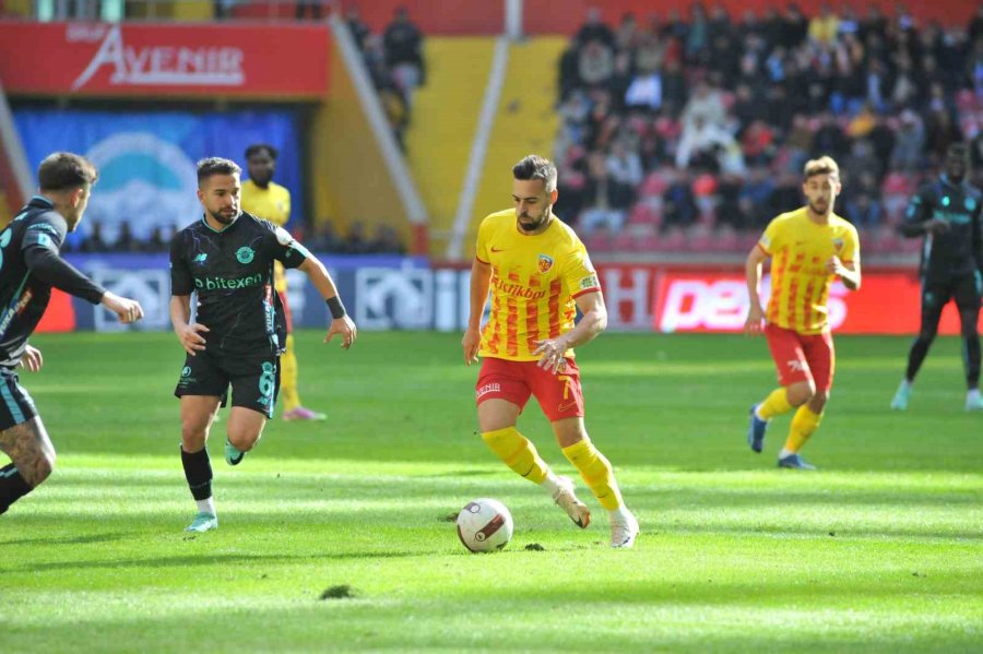 Trendyol Süper Lig: Kayserispor: 0 - Adana Demirspor: 1 (ilk Yarı)
