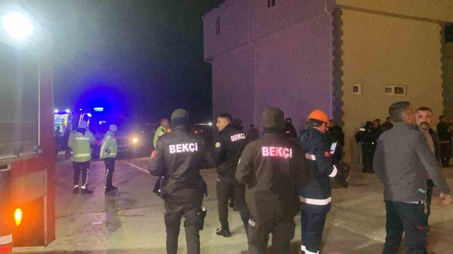 Apart Dairede Yangın Çıktı, 3 Kişi Dumandan Etkilendi