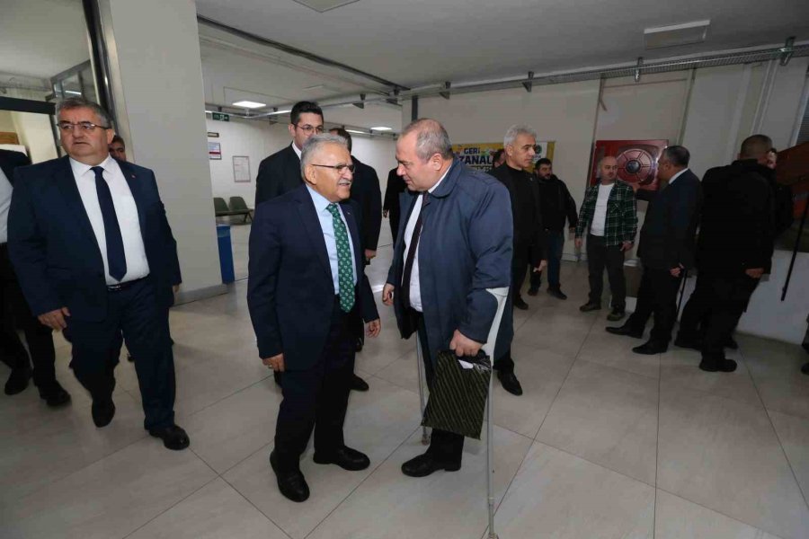 Başkan Büyükkılıç, Öğle Yemeğinde Belediye Personeli İle Buluştu