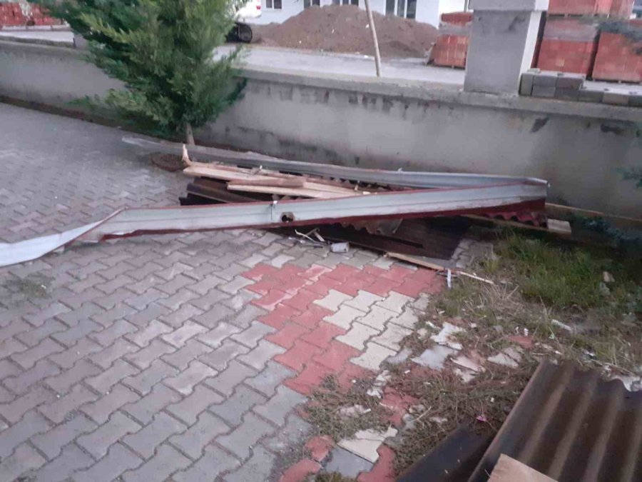 Kulu’da Sağanak Yağmur Ve Şiddetli Rüzgar Etkili Oldu