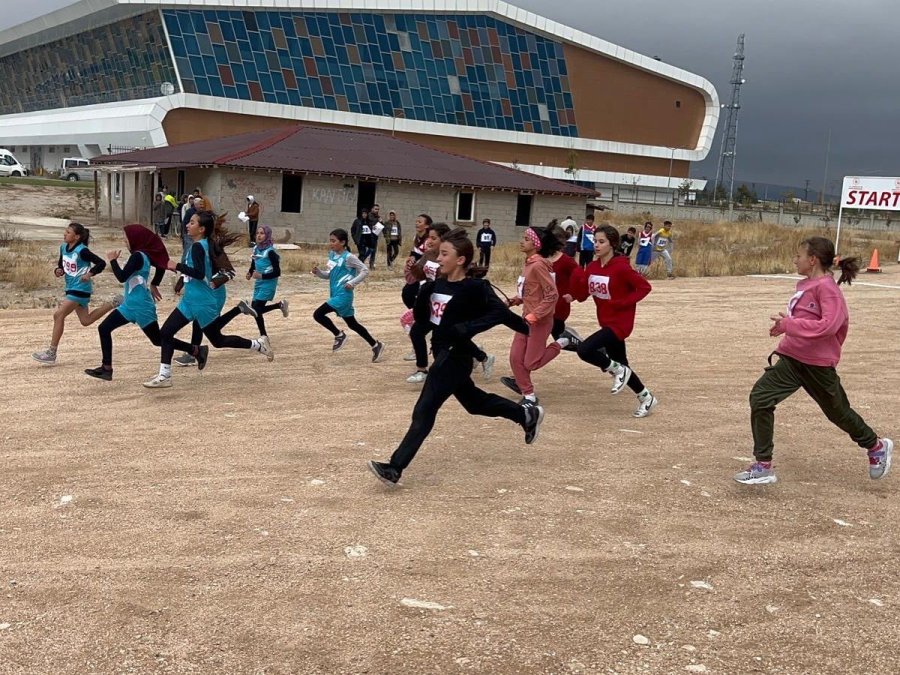 Niğde Okul Sporları Kros Müsabakaları Sona Erdi