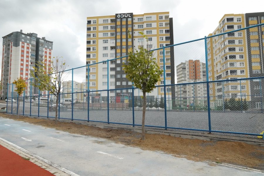 Genç Dostu Belediyeden İlçeye 18 Adet Futbol Sahası