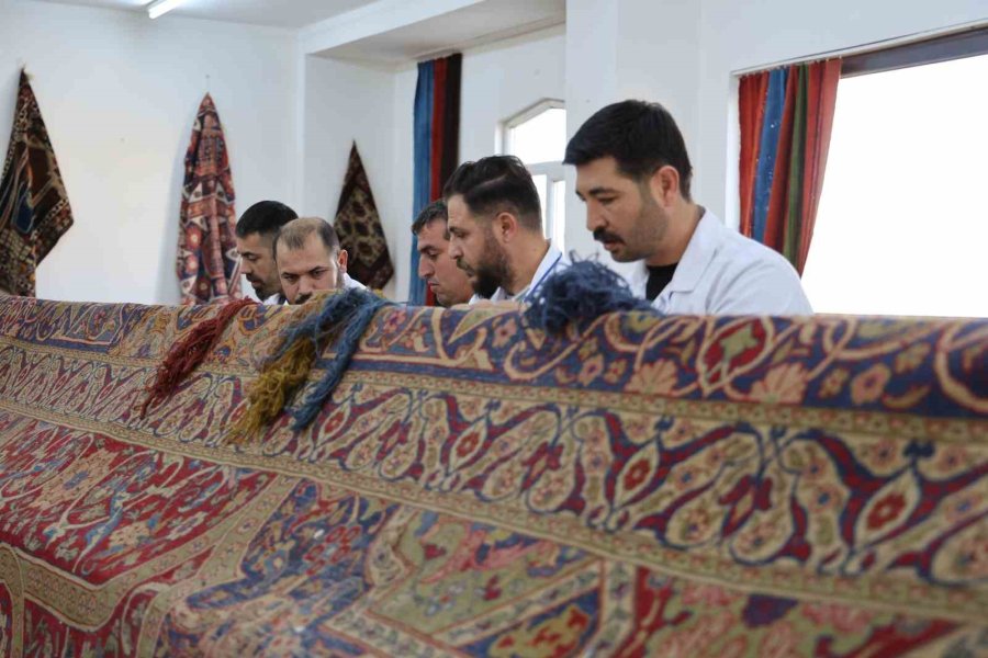 Osmanlı’nın Hollanda’ya Hediye Ettiği 118 Yıllık Hereke Halısı Aksaray’da