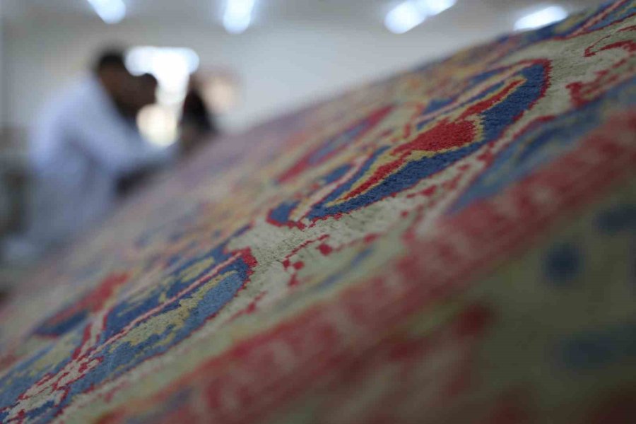 Osmanlı’nın Hollanda’ya Hediye Ettiği 118 Yıllık Hereke Halısı Aksaray’da
