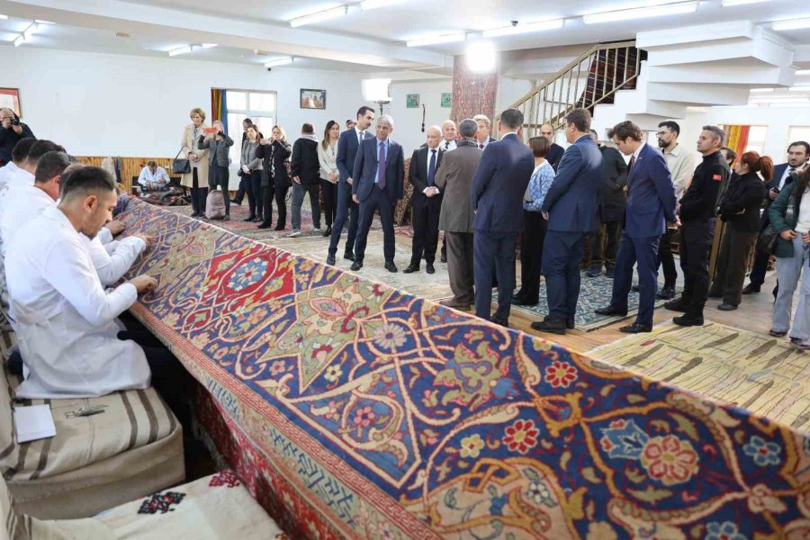 Osmanlı’nın Hollanda’ya Hediye Ettiği 118 Yıllık Hereke Halısı Aksaray’da