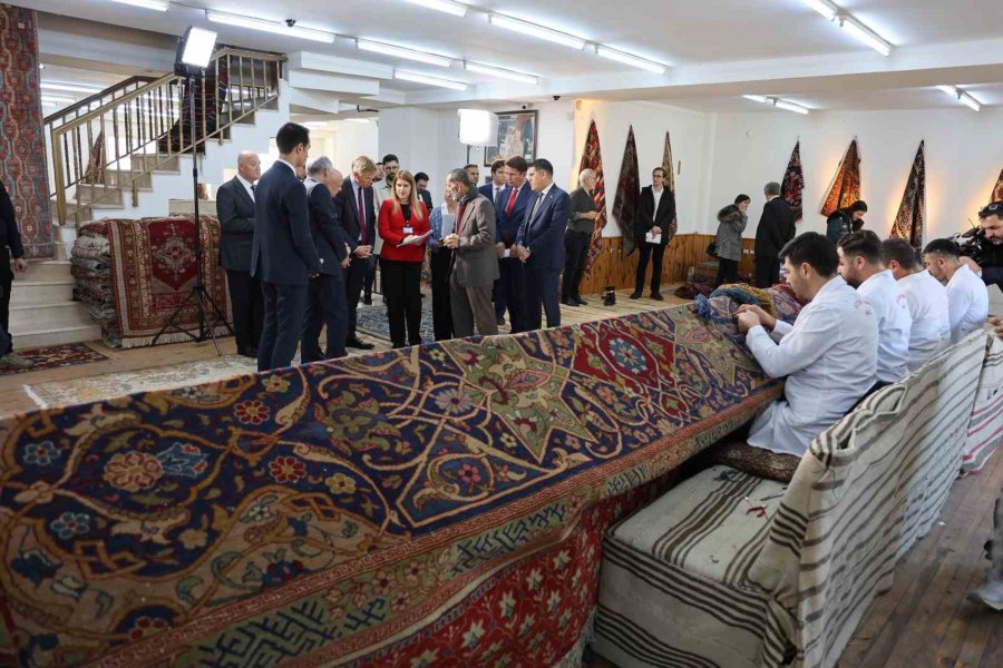 Osmanlı’nın Hollanda’ya Hediye Ettiği 118 Yıllık Hereke Halısı Aksaray’da