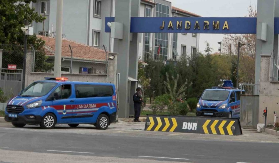 Maskeli Hırsızlar Kamerayı Çevirip Kasayı Soydu