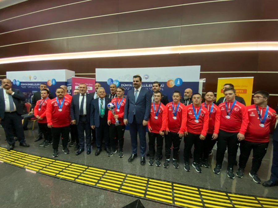 Başkan Büyükkılıç, Ak Parti Genişletilmiş İl Başkanları Toplantısı’na Katıldı