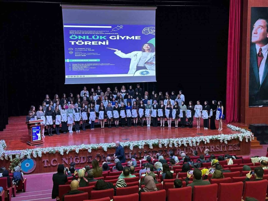 Beslenme Ve Diyet Bölümü Öğrencileri Beyaz Önlük Giydi