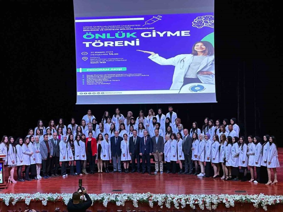 Beslenme Ve Diyet Bölümü Öğrencileri Beyaz Önlük Giydi