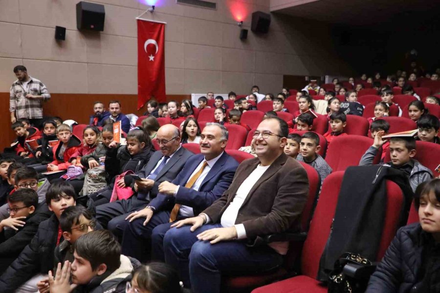 Eğitimci Yazar Aktaş, Çocuklarla Bir Araya Geldi