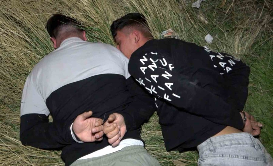 ’dur’ İhtarına Uymayıp Kaçtı, Yakalanacağını Anlayınca Gaza Basıp Polis Memuruna Çarptı