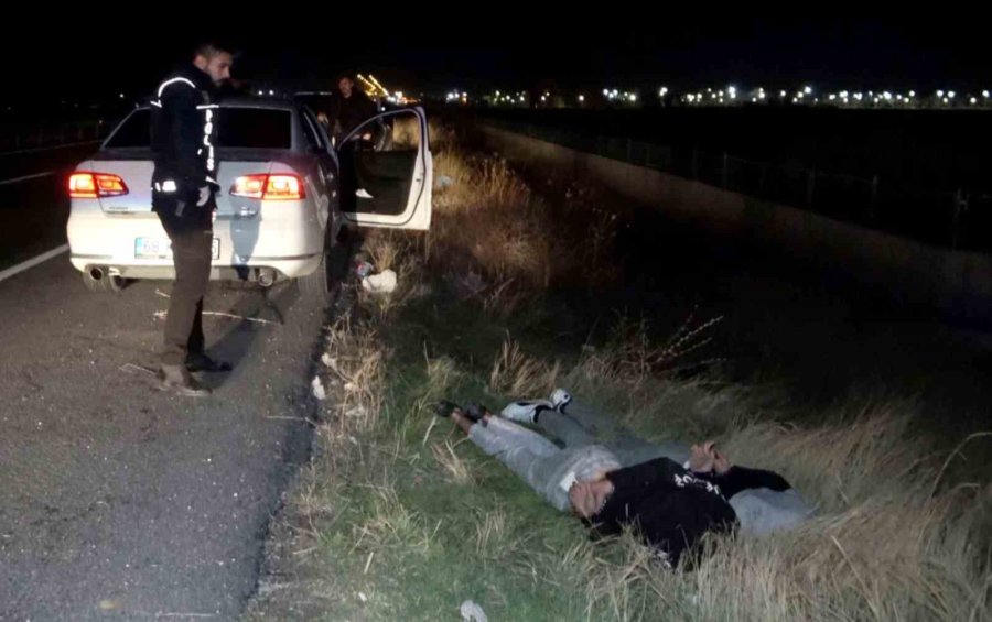 ’dur’ İhtarına Uymayıp Kaçtı, Yakalanacağını Anlayınca Gaza Basıp Polis Memuruna Çarptı