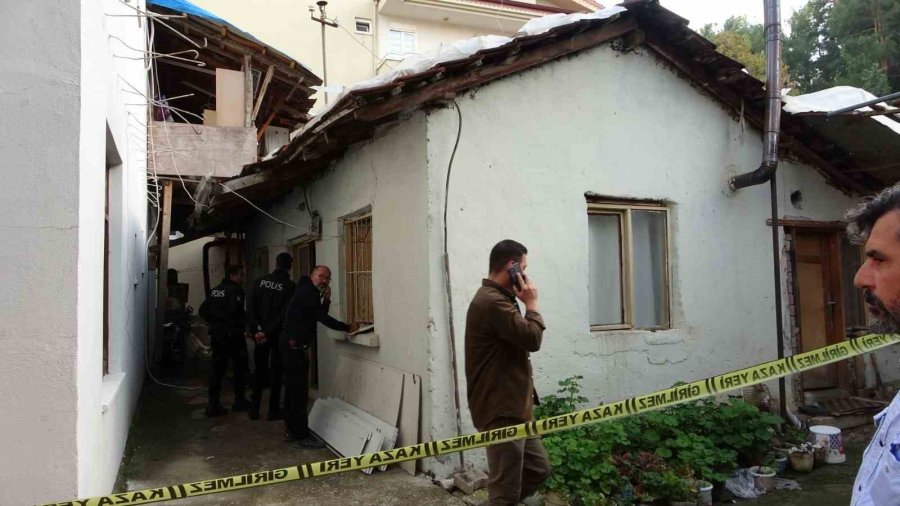 Tek Başına Yaşadığı Gecekonduda Ölü Bulundu