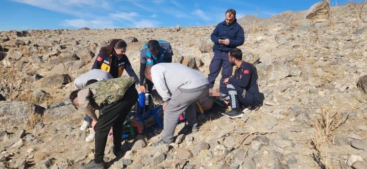 Arazide Rahatsızlanan Avcının Yardımına Umke Yetişti