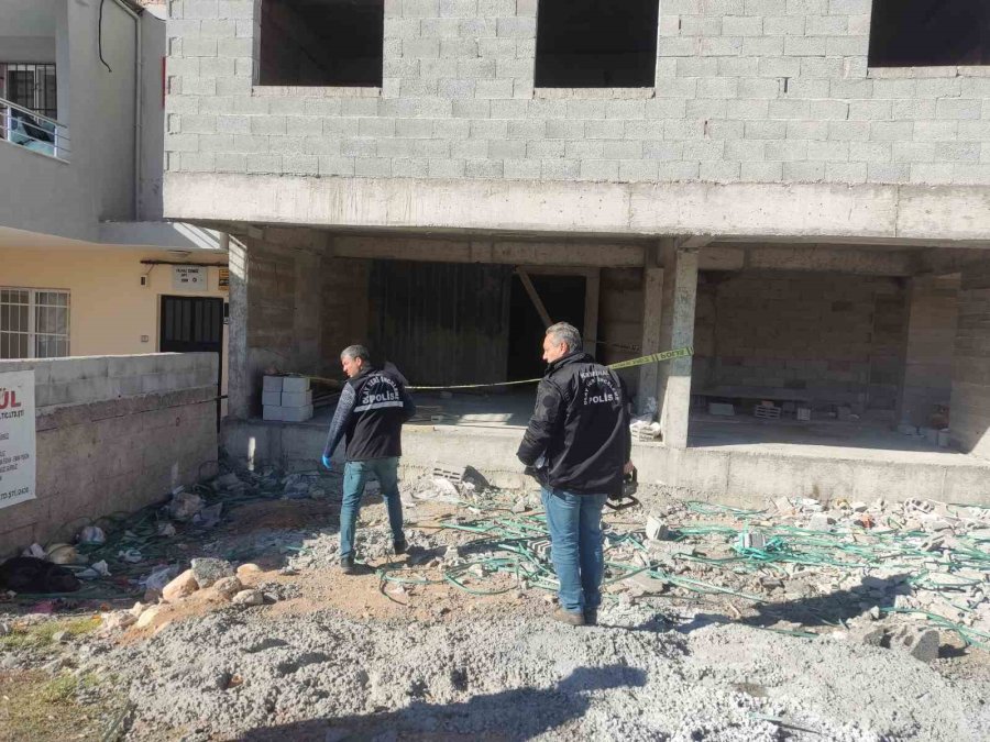 İnşaatta Merdiven Boşluğuna Düşen Kalıp Ustası Hayatını Kaybetti