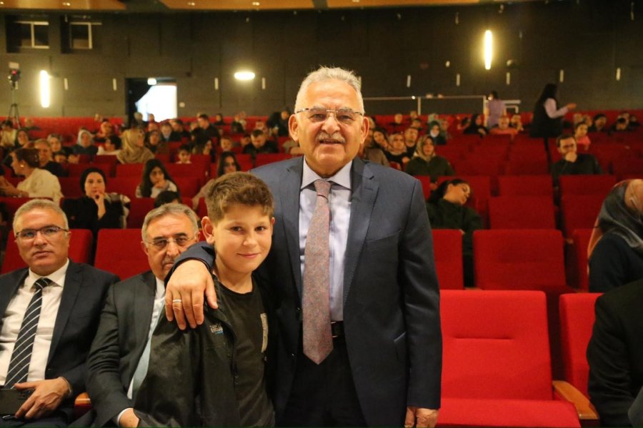 Vali Çiçek Ve Başkan Büyükkılıç, Özel Çocuklarla Kucaklaştı