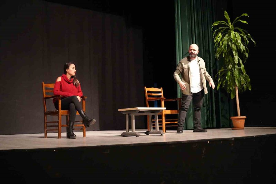 Niğde’de Sahnelenen 2 Perdelik Oyun Büyük Beğeni Topladı