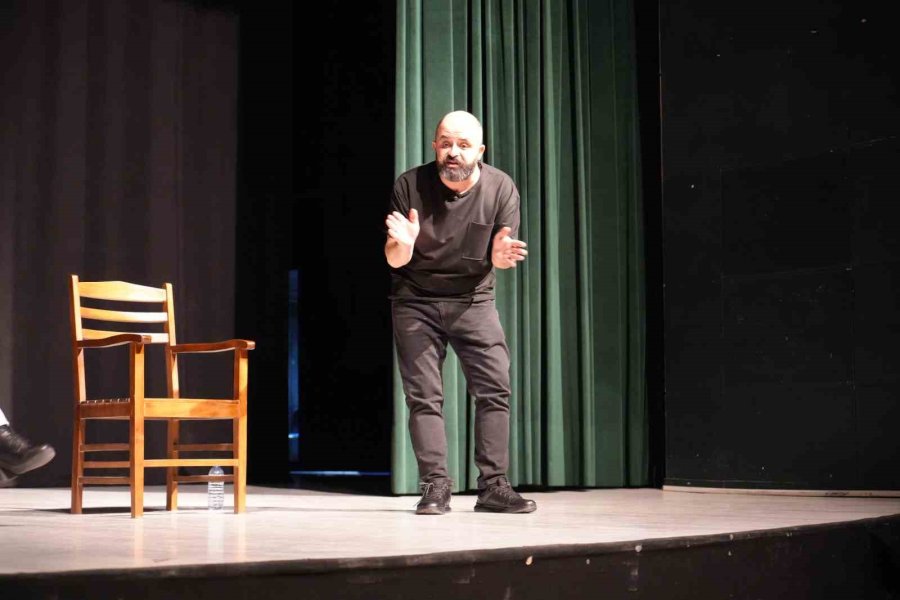 Niğde’de Sahnelenen 2 Perdelik Oyun Büyük Beğeni Topladı