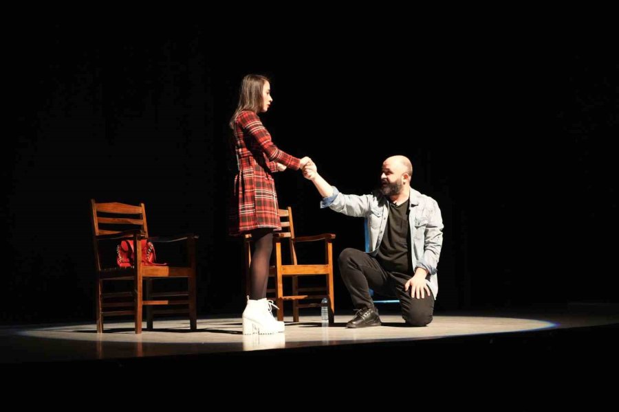 Niğde’de Sahnelenen 2 Perdelik Oyun Büyük Beğeni Topladı