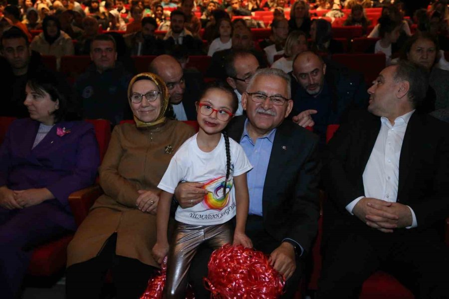 Vali Çiçek Ve Başkan Büyükkılıç, Özel Çocukların Heyecanına Ortak Oldu