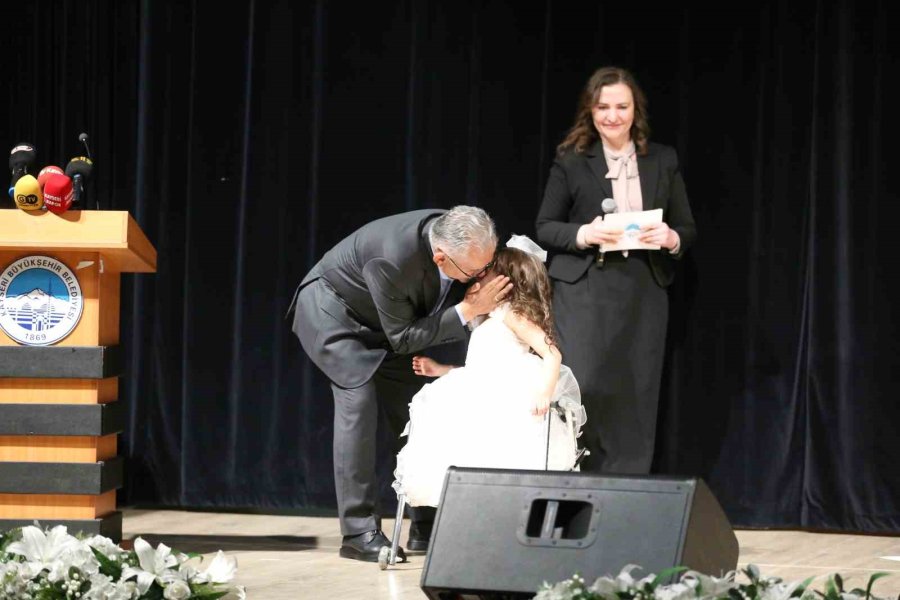 Vali Çiçek Ve Başkan Büyükkılıç, Özel Çocukların Heyecanına Ortak Oldu