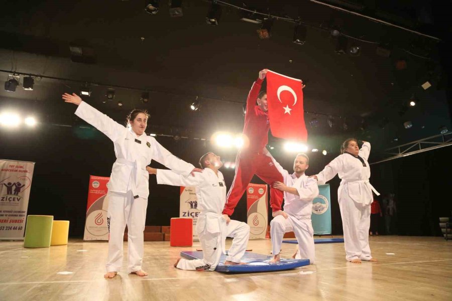 Vali Çiçek Ve Başkan Büyükkılıç, Özel Çocukların Heyecanına Ortak Oldu