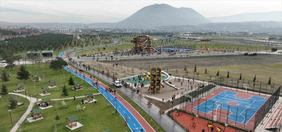 Kayserililer Hafta Sonu Millet Bahçesi’ne Akın Etti