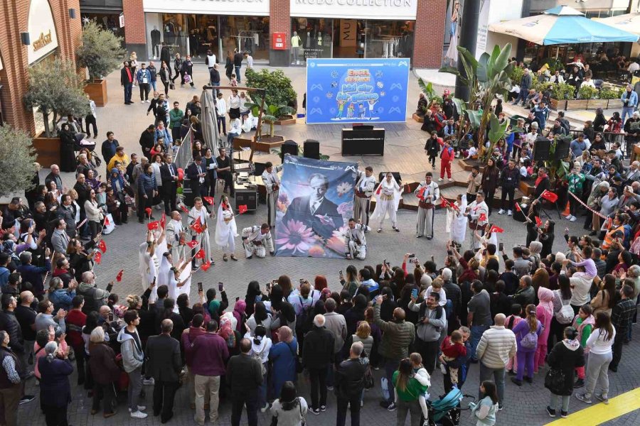 Engelsiz Yaşam Merkezi Öğrencileri Mersinlileri Kendilerine Hayran Bıraktı