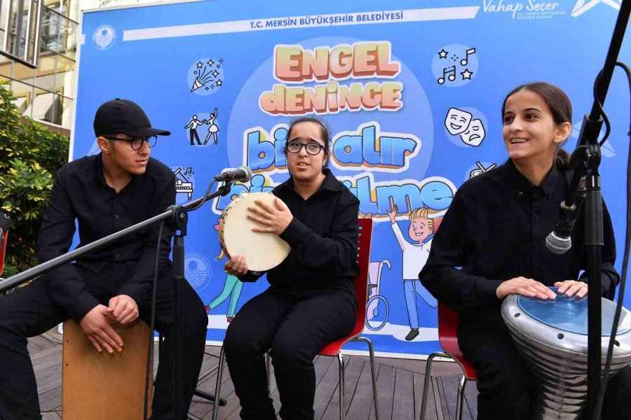 Engelsiz Yaşam Merkezi Öğrencileri Mersinlileri Kendilerine Hayran Bıraktı