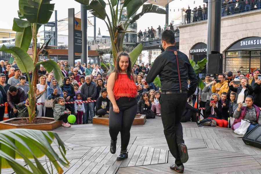 Engelsiz Yaşam Merkezi Öğrencileri Mersinlileri Kendilerine Hayran Bıraktı