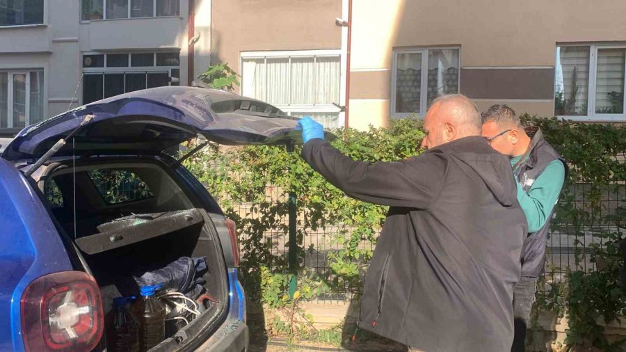 Karaman’da Site Bahçesindeki Cip Gece Yarısı Kurşunlandı