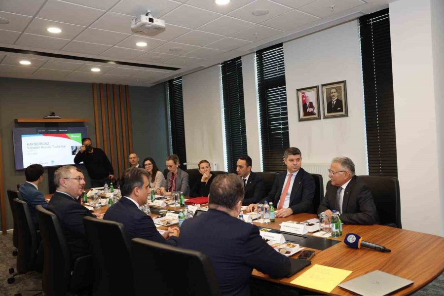 Başkan Büyükkılıç, Kayserigaz Yönetim Kurulu Toplantısına Katıldı