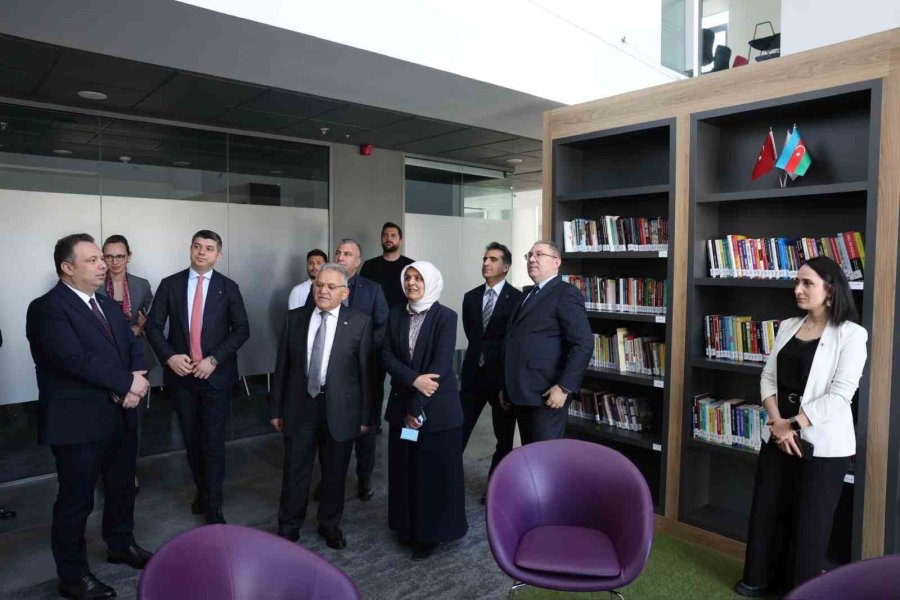 Başkan Büyükkılıç, Kayserigaz Yönetim Kurulu Toplantısına Katıldı