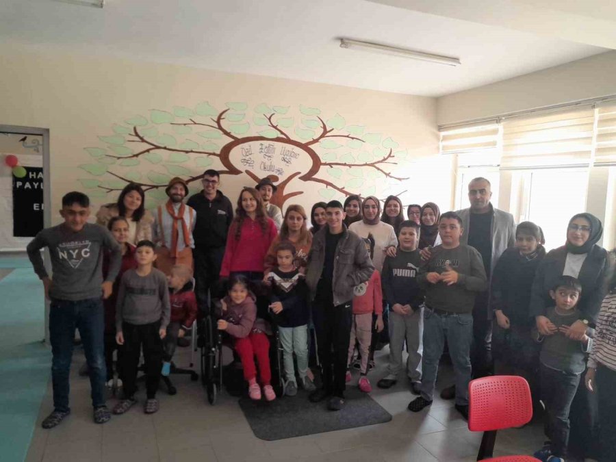 Karapınar’da "çat Kapı Sınıf Tiyatrosu" Öğrencilerle Buluştu