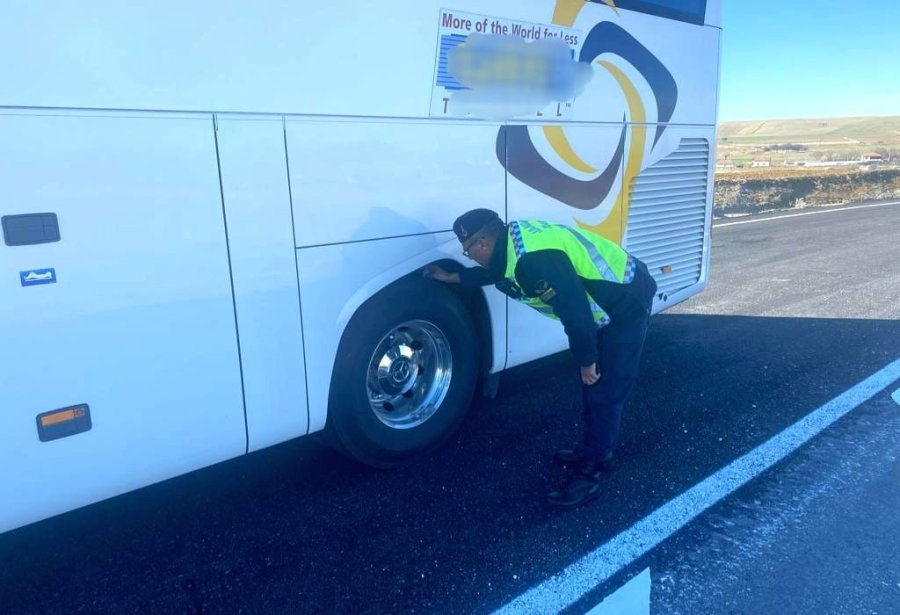 Aksaray’da Jandarma Ekipleri Kış Lastiği Denetiminde