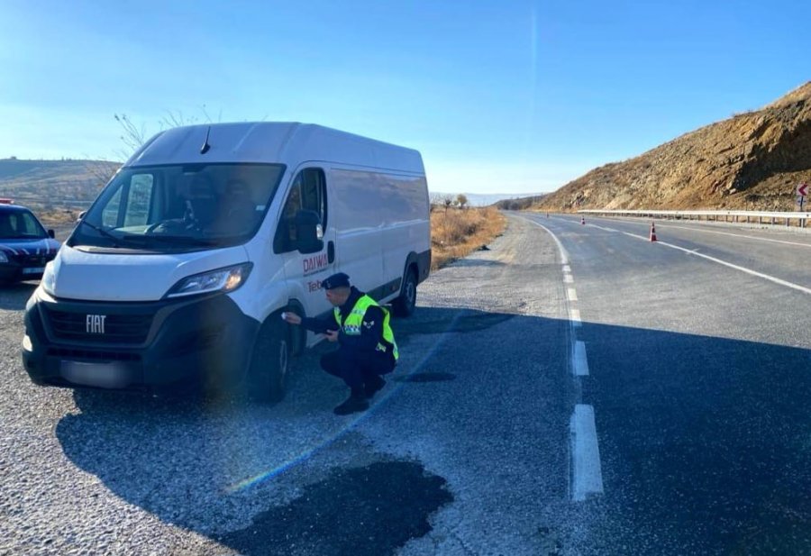 Aksaray’da Jandarma Ekipleri Kış Lastiği Denetiminde