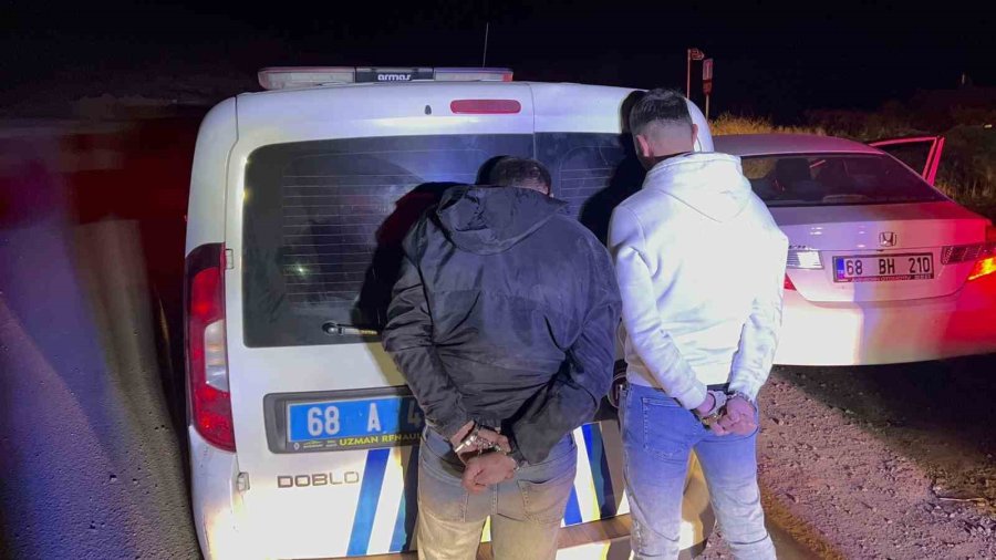 Uyuşturucudan Girdikleri Cezaevinden İzinli Çıkıp Uyuşturucuyla Polisten Kaçtılar