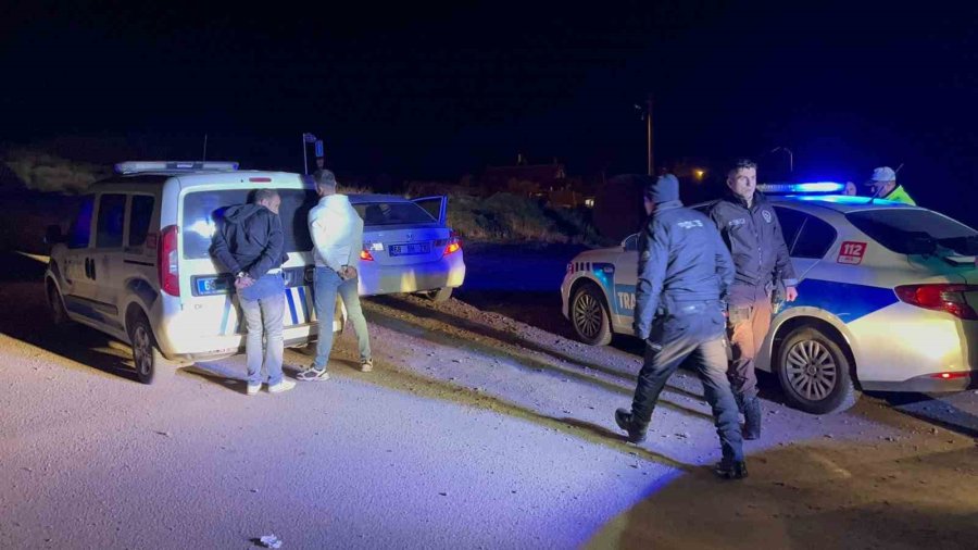 Uyuşturucudan Girdikleri Cezaevinden İzinli Çıkıp Uyuşturucuyla Polisten Kaçtılar