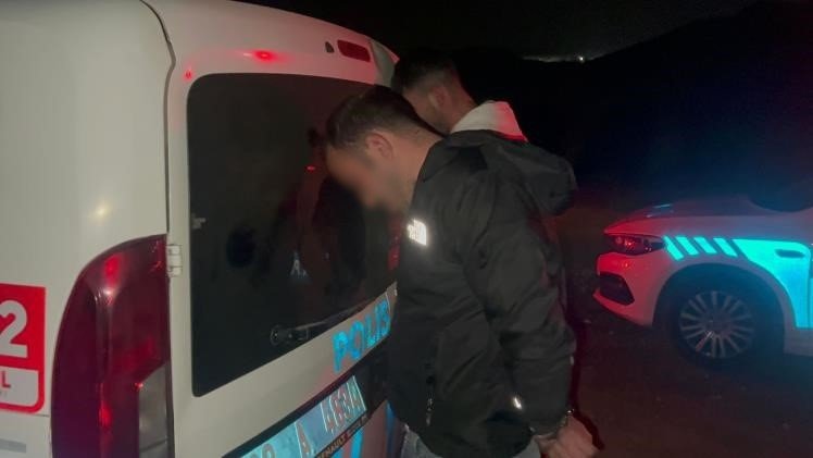 Uyuşturucudan Girdikleri Cezaevinden İzinli Çıkıp Uyuşturucuyla Polisten Kaçtılar