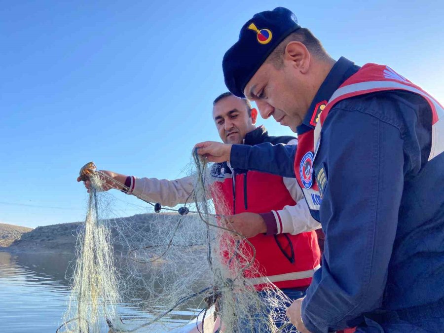 Jandarmadan Tekneyle Kaçak Av Denetimi